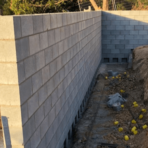 Retaining wall